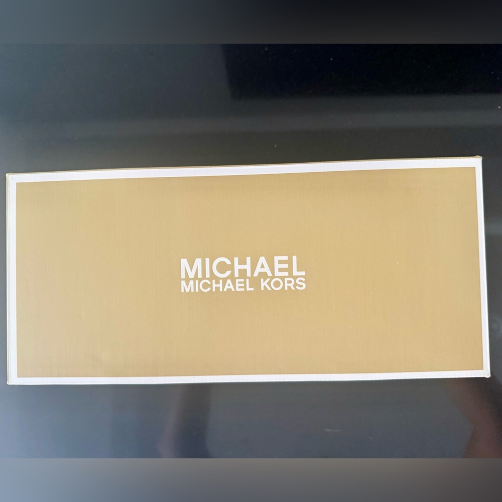 NEW MICHAEL Michael Kors Cream Slide Sandals - NWT - Size 6 - Picture 4 of 5